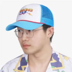 (Ready To Ship) Stranger Things Season 4 Dustin Henderson Thinking Baseball Cap -Étoile Cosplay Soldes 765b6e79e7